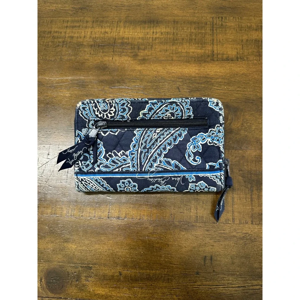 Vera Bradley Turnlock Wallet Navy Blue White Paisley Quilted Cotton‎ Zip Around
